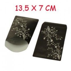 100 pochettes cadeaux en papier glacé noir avec motifs fleurs blanches 13.5x7cm - 5356