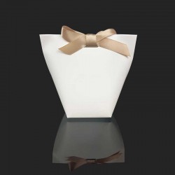 12 petites boîtes cadeaux blanches à plier de forme évasée 11.5x10x6cm