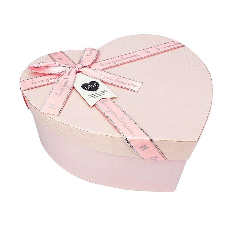 Petite boîte cadeaux en forme de coeur rose poudré, petit coffret vide