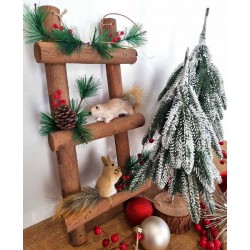 Échelle décorative de Noël avec petits écureuils et branche de sapin
