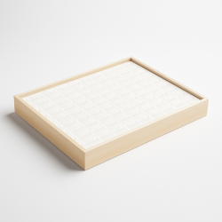 Plateau pour 100 bagues en bois et en simili cuir blanc