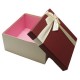 Coffret cadeaux de couleur écru avec couvercle rouge bordeaux 20.5x20.5x10.5cm - 5837m