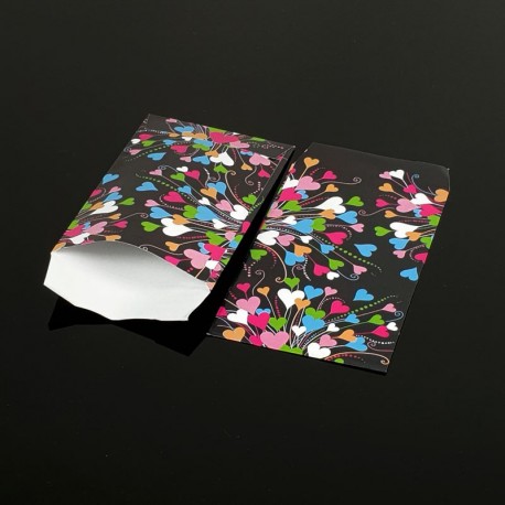 100 petits sachets cadeaux papier noirs 10x6cm coeurs multicolores - 8048