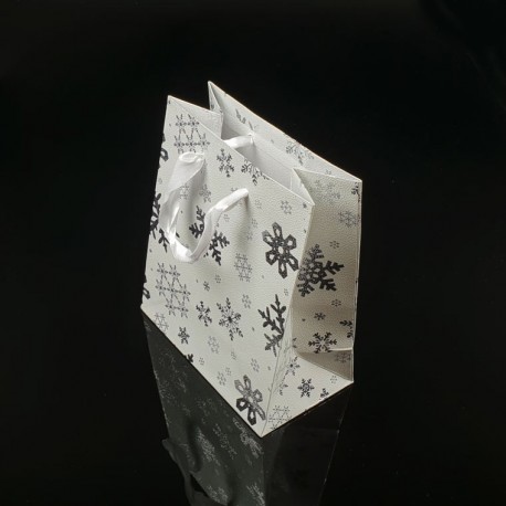 12 sacs cadeaux blancs motifs flocons de neige 23x8x27cm - 7526