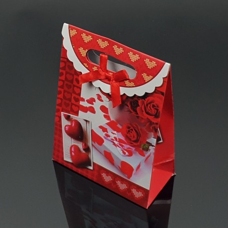 12 pochettes cadeaux rouges motifs cadeaux et coeurs 12.5x6x16cm - 7613