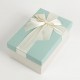 Boîte cadeaux écrue et bleu givré avec noeud ruban 22x15x9cm - 7734g