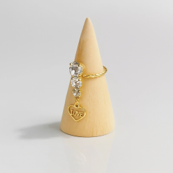 Cono para anillos de madera clara