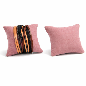 Petit coussin de présentation en suédine rose 7x8cm