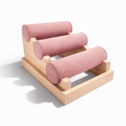 Pequeño expositor para pulseras de madera con 3 rodillos de ante rosa