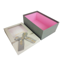 Caja de regalo con ventana en gris oscuro y gris claro 21x14x8 cm