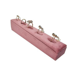 Expositor para anillos inclinado de terciopelo rosa