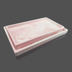 Bandeja rectangular de cerámica con efecto marmolado rosa claro