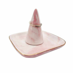 Pequeño cono para anillo de cerámica con efecto marmolado rosa claro