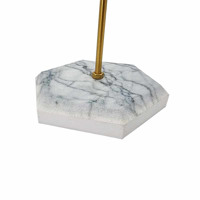 Porte bijoux en métal doré en forme de T sur socle effet marbré gris 11720