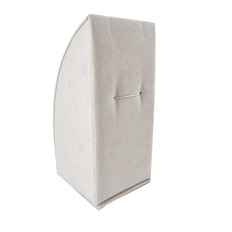 3 présentoirs rectangulaires en suédine beige pour chaîne et pendentif