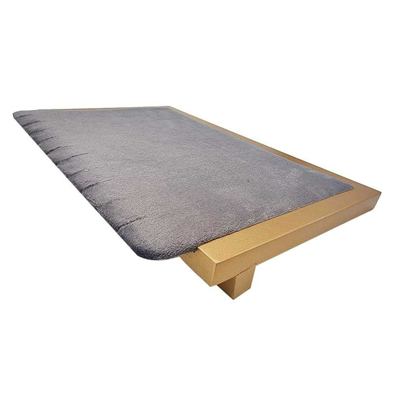 Plateau incliné pour chaînes en bois doré et velours gris anthracite