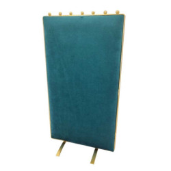 Gran soporte vertical para collares de metal dorado bicolor de terciopelo azul pato y rosa empolvado
