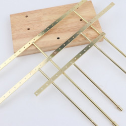Gran soporte para pendientes con forma de T de metal dorado y de madera