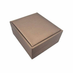 Estuche para cadena y colgante con aspecto de símil piel beige champán 7,5 x 8,5 x 3,5 cm
