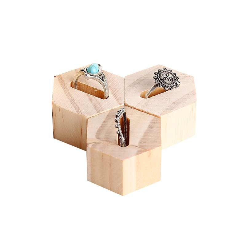 Petit plot hexagonal à bague en bois naturel de pin