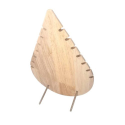Gran expositor para collares de madera y ante verde laguna con forma de gota de agua