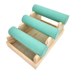 Pequeño expositor de pulseras «Escalera» para 3 pulseras rígidas – Madera y ante verde laguna