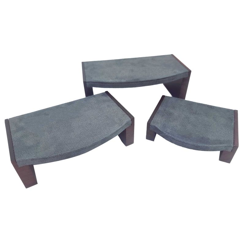 Ensemble de 3 tables gigognes en bois aspect noyer et suédine grise