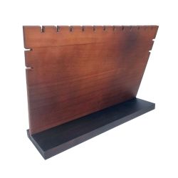 Expositor para collares de madera oscura y ante beige de lino