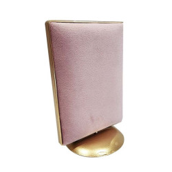 Pequeño joyero de terciopelo bicolor rosa empolvado y crudo sobre base de metal dorado