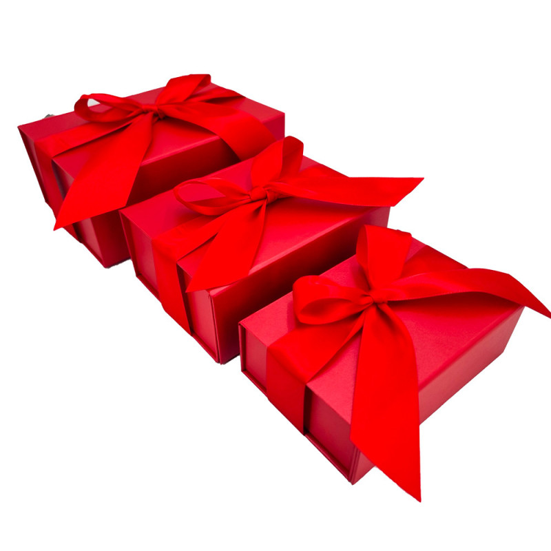 Caja de regalo pequeña roja con tapa imantada de cartón rígido