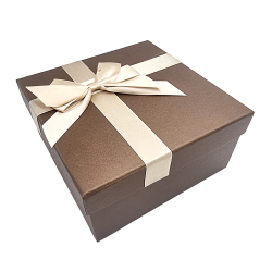 Caja de regalo grande con lazo de raso dorado 19x19x9,5 cm - Chocolate