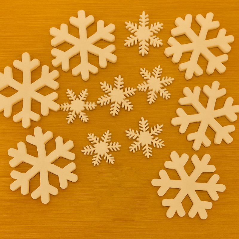 Pequeños copos de nieve de espuma para la decoración de vitrinas de tiendas.