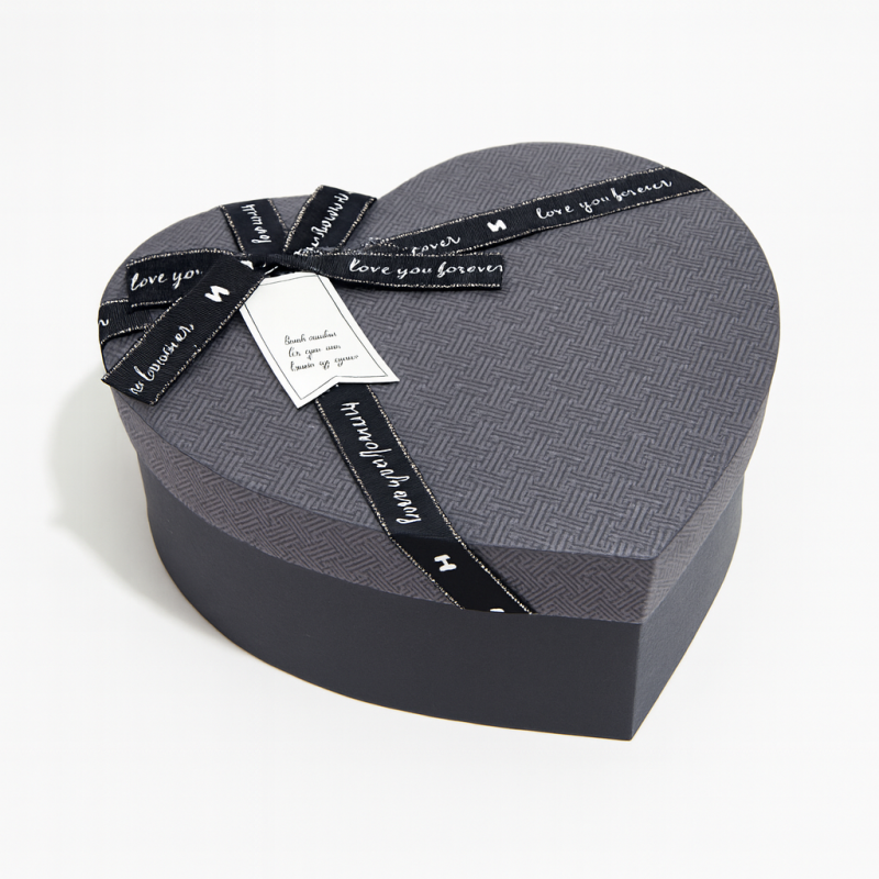 Caja de regalo pequeña en forma de corazón negro 13x15x6 cm