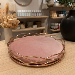 Bandeja decorativa para joyas de metal dorado y terciopelo rosa