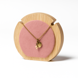 Pequeño soporte redondo para collares de madera y de ante rosa