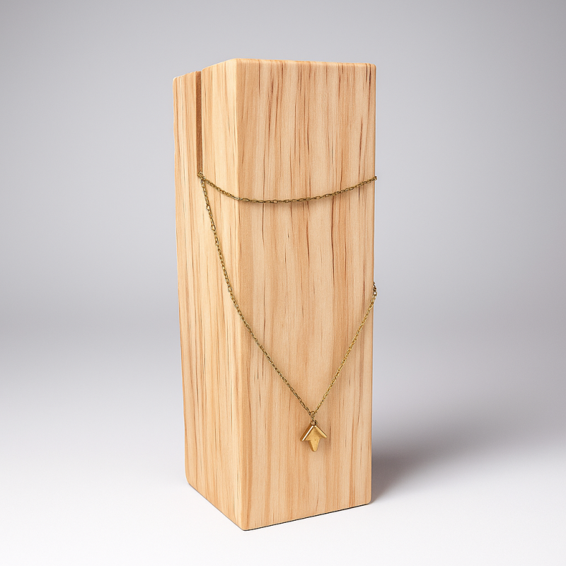 Pequeño expositor rectangular para collares de madera de 15 cm