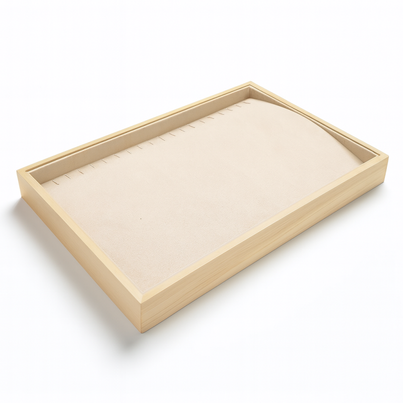 Bandeja para cadenas y collares de madera y tela con aspecto de ante beige