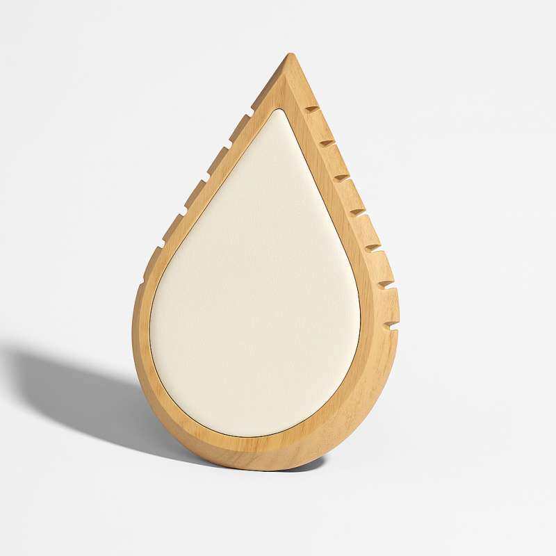 Gran expositor para collares de madera y de símil piel blanca con forma de gota de agua