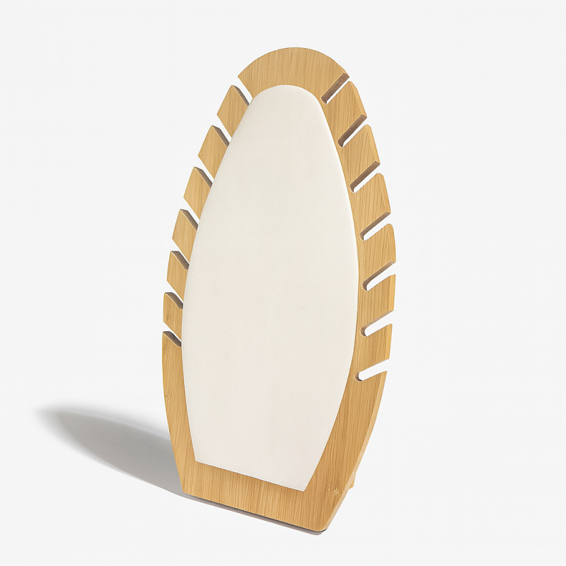 Expositor para joyas ovalado para cadenas de madera y ante beige