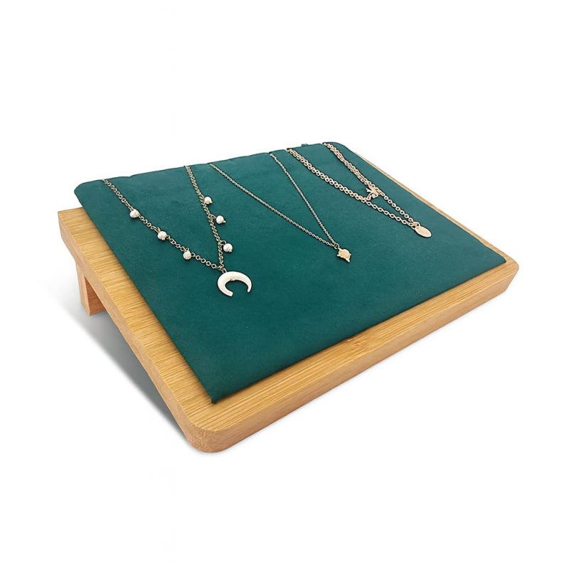 Pequeña bandeja inclinada para collares de madera y de ante verde esmeralda
