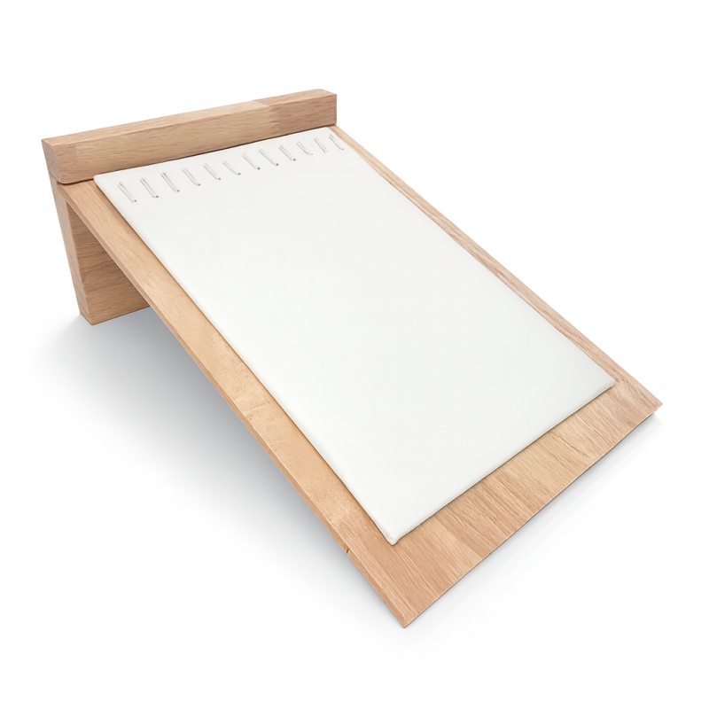 Soporte para collares de madera y símil piel en posición vertical o inclinada
