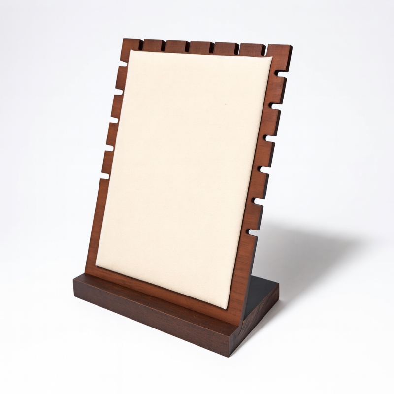 Expositor para joyas para cadenas de madera oscura y ante beige de lino