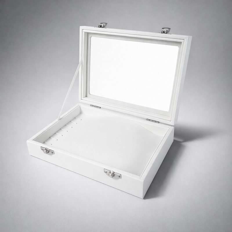 Pequeño maletín con ventana para pulseras de símil piel blanco