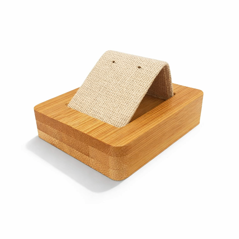 Pequeño soporte para pendientes sencillo de madera y algodón beige natural