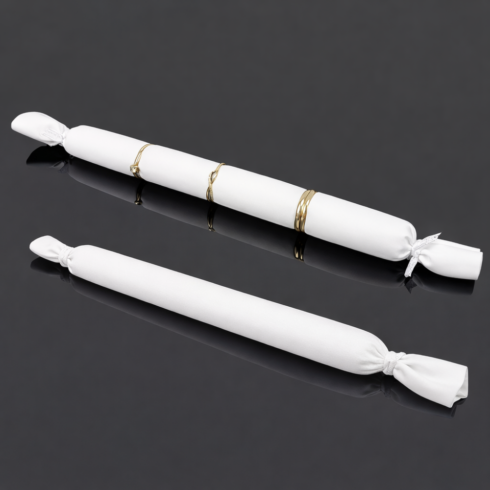 Cojín largo de símil piel blanco para anillos - 20 cm