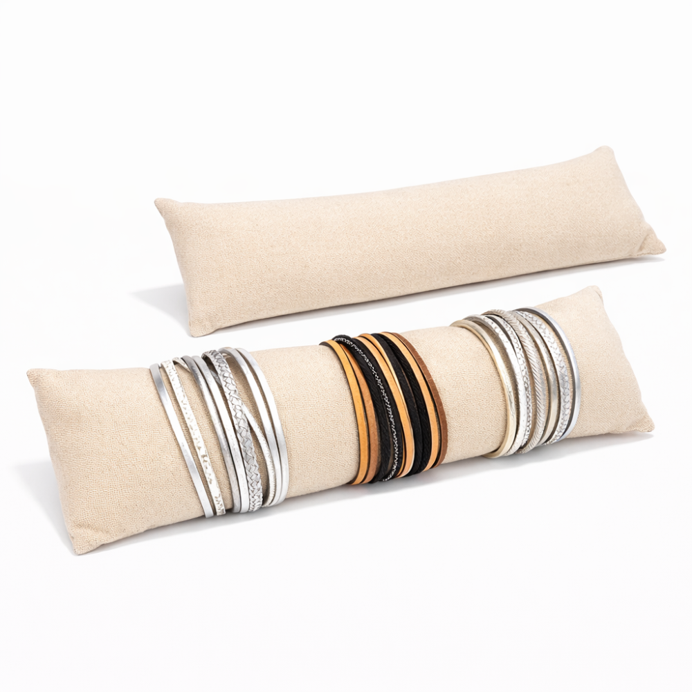 Cojín grande de presentación para pulseras de ante beige 7x28 cm