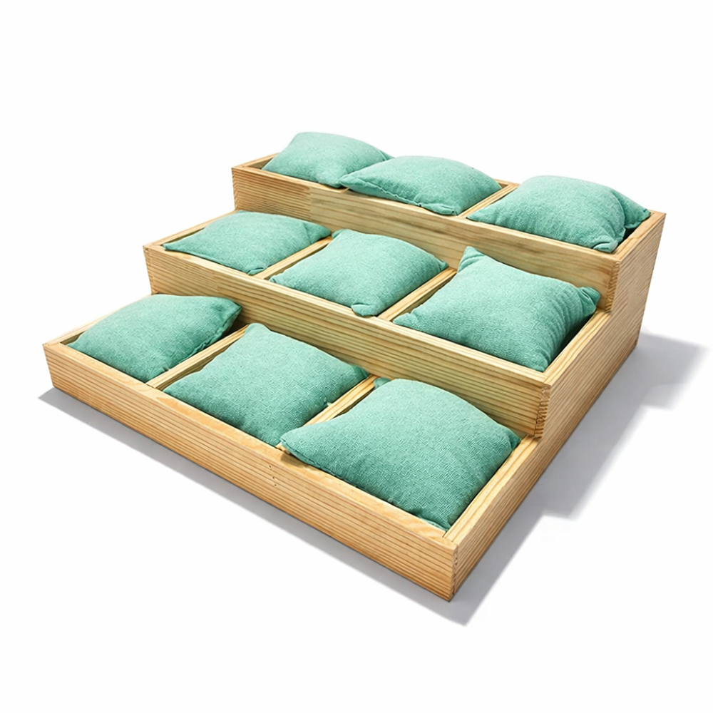 Bandeja expositora Riviera – Base de madera y 9 cojines extraíbles de ante verde laguna