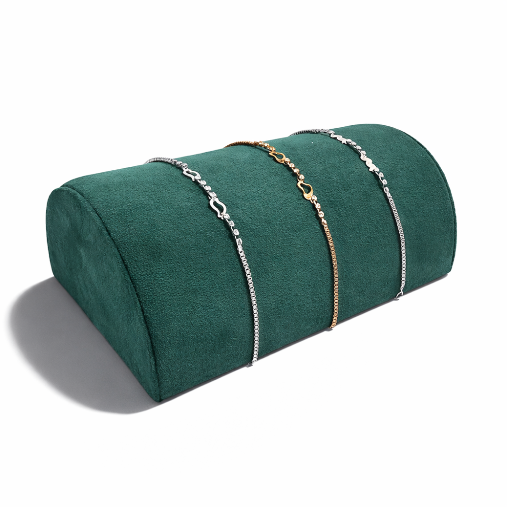 Soporte para pulseras semicilíndrico de ante verde esmeralda