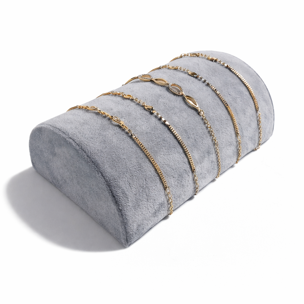 Soporte para pulseras semicilíndrico de terciopelo gris
