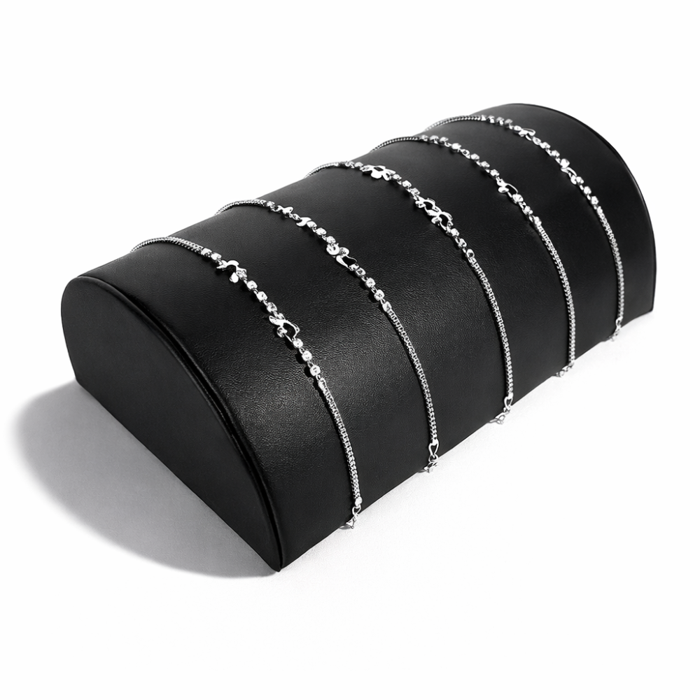 Soporte para pulseras semicilíndrico de símil piel negra